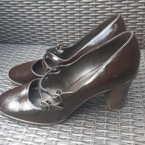 Size 10 Simply Vera square heal brown glossy shoes with fine buckles